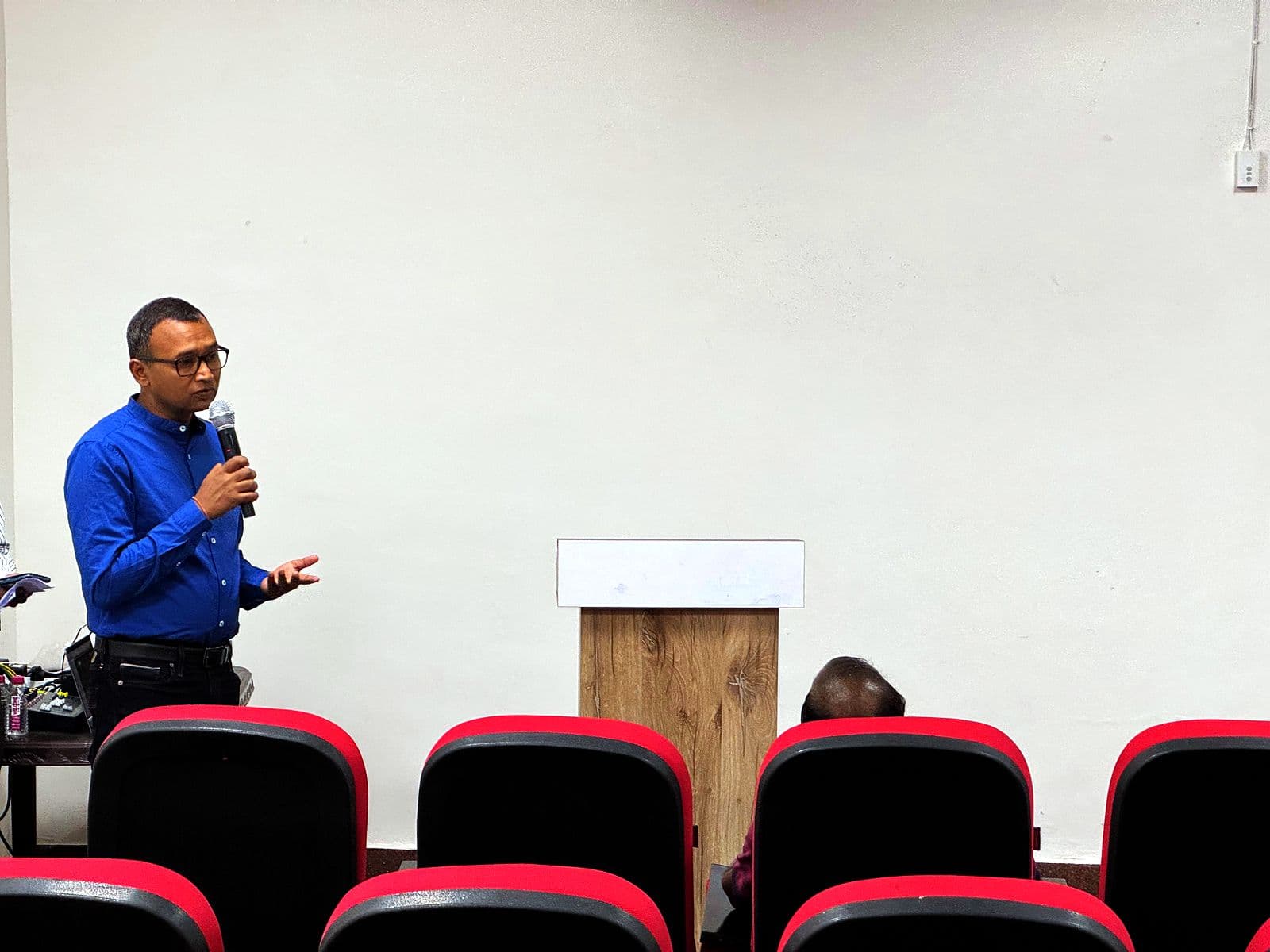 Students and faculty during the orientation of the 2024 batch