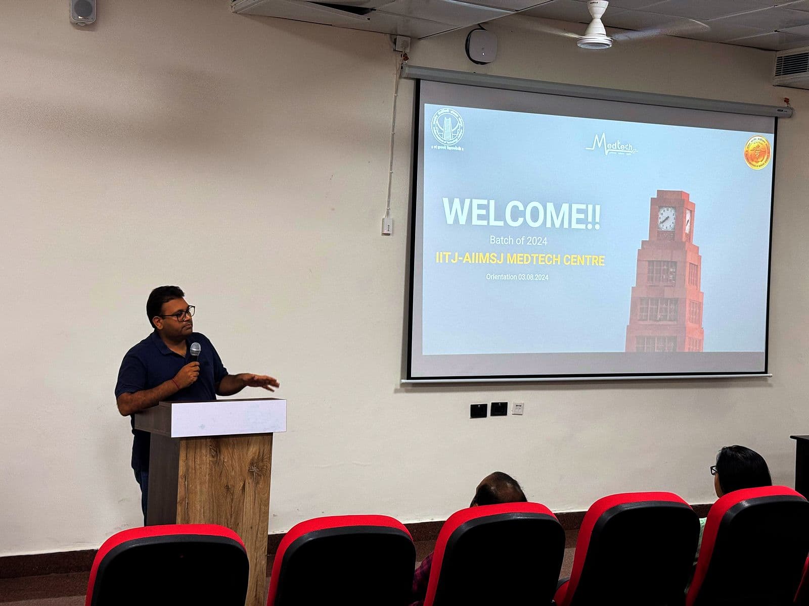 Students and faculty during the orientation of the 2024 batch
